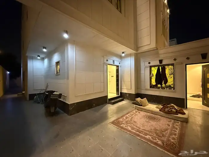 فيلا درج صالة و شقتين زاوية مقابل مسجد و مرفق 350 متر 2