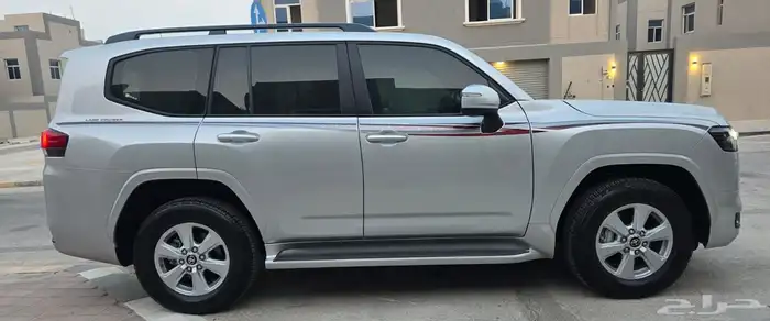 لاند كروزر بنزين GXR L2 2025 5