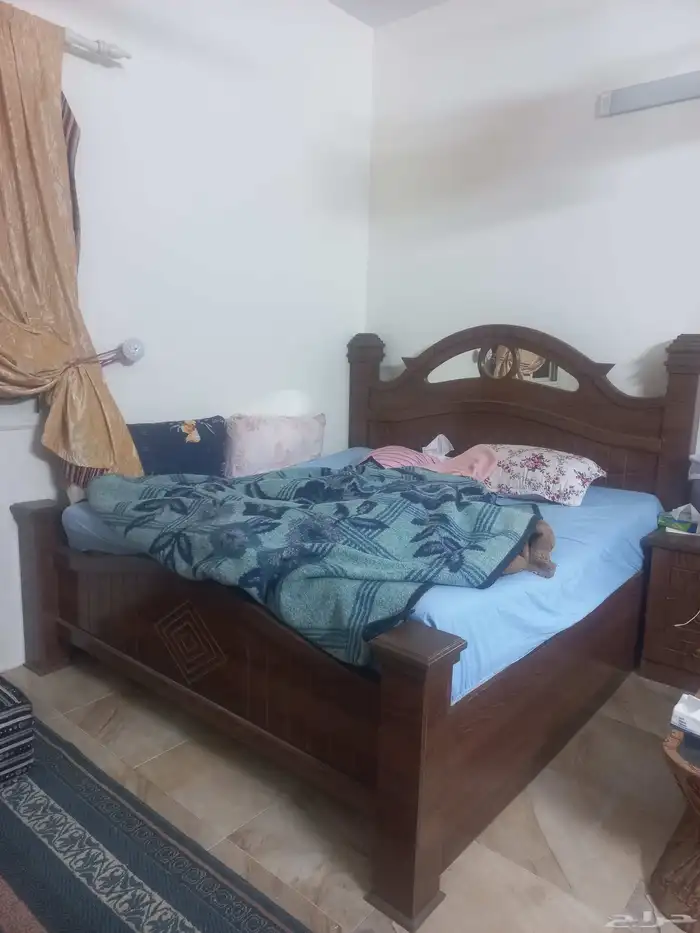 غرفة نوم كبيرة مستعملة للبيع 0