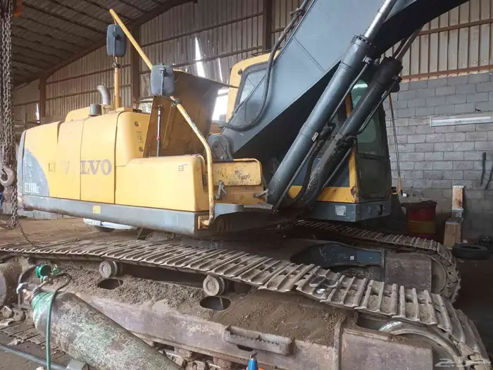 بوكلين فولفو حجم 210 للايجار 1