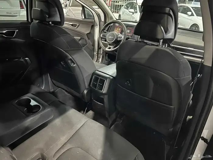 سبورتاج بنزين 2023 نص فل سعودي بحالة الوكالة 4