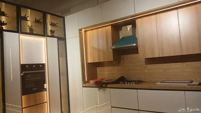 مطبخ كبينه المنيوم ابواب خشب 4.70في 2.50 ارتفاع 270 0