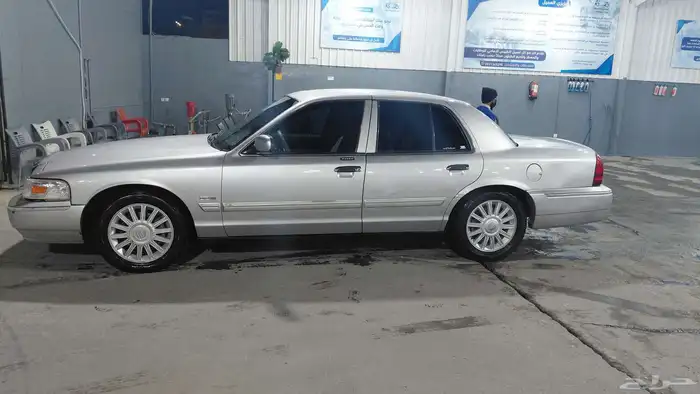 جراند ماركيز 2010 مستعملة للبيع قير أوتوماتيك بنزين بسم الله 3