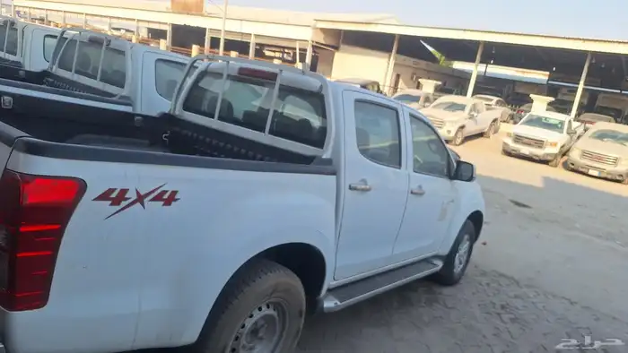 ايسوزو غمارتين دبل 2020 فل كامل مستعملة بحاله جيده قير اتو 0