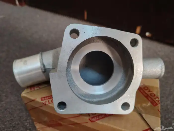 كوع ماء رديتر TOYOTA لاندكوزر 2