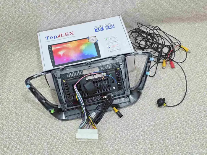 شاشة هيونداي أكسنت 2023 (بحالة جديدة) مع الفريم و كاميرا خلف 8