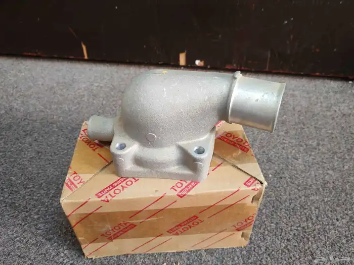 كوع ماء رديتر TOYOTA لاندكوزر 0