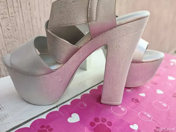 كعب فضي للفساتين الطويلة 0