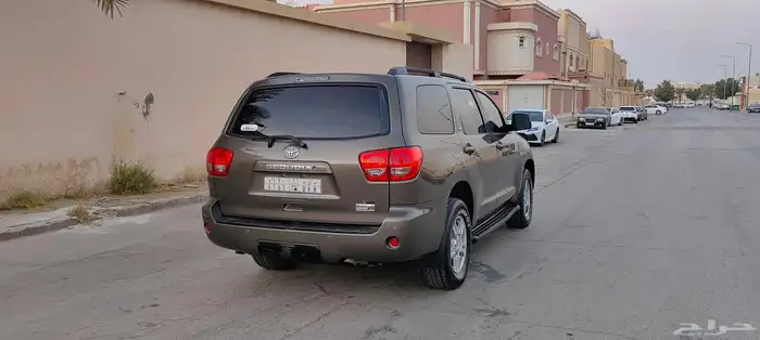 تويوتا سيكويا 2011 4