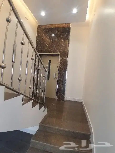 للبيع روف علوي مع ملحق 8غرف تشطيب راقي حي النزهة 680الف 3