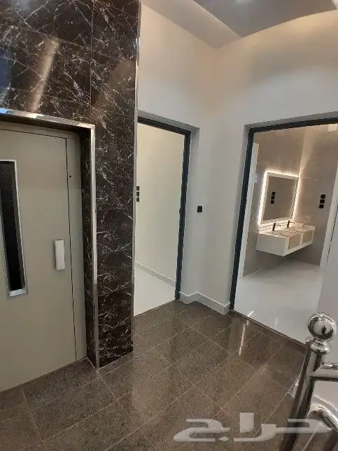 للبيع روف علوي مع ملحق 8غرف تشطيب راقي حي النزهة 680الف 5