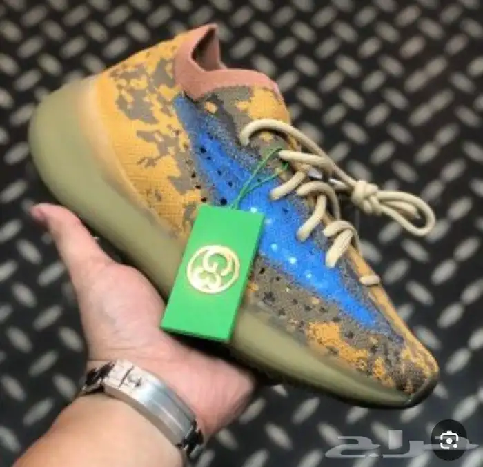 حذاء ييزي اديداس بنصف السعر 0