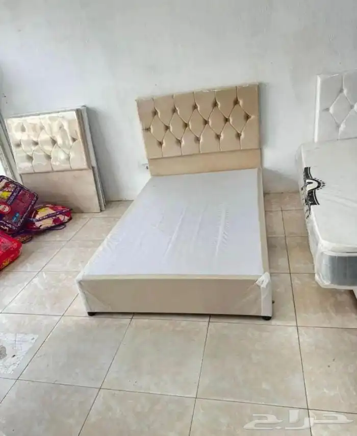 مراتب سراير و ديكورات بسعر ممتاز تواصل معي واتساب او اتصل 6