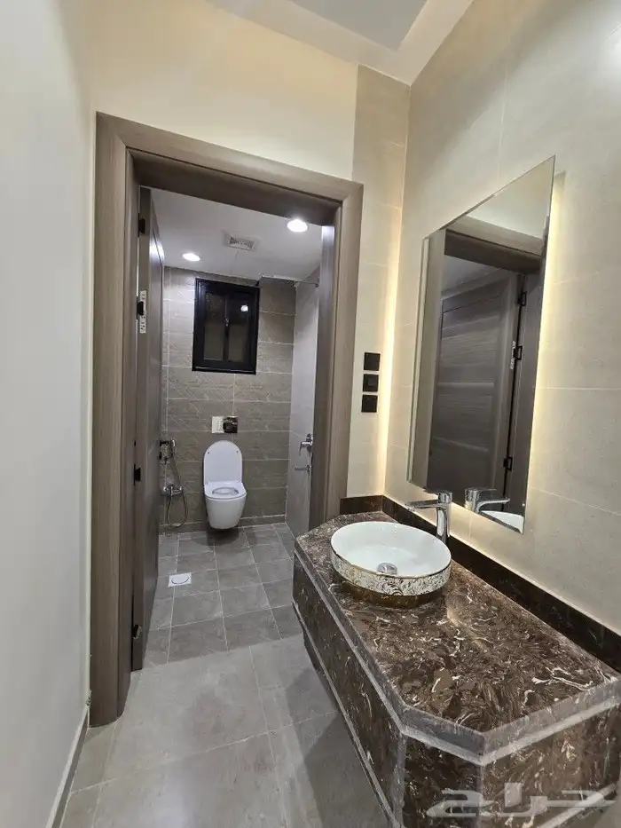 للبيع شقق علويهVIP سطح خاص 6غرف من500 ألف أبها المحالة قرطبة 13