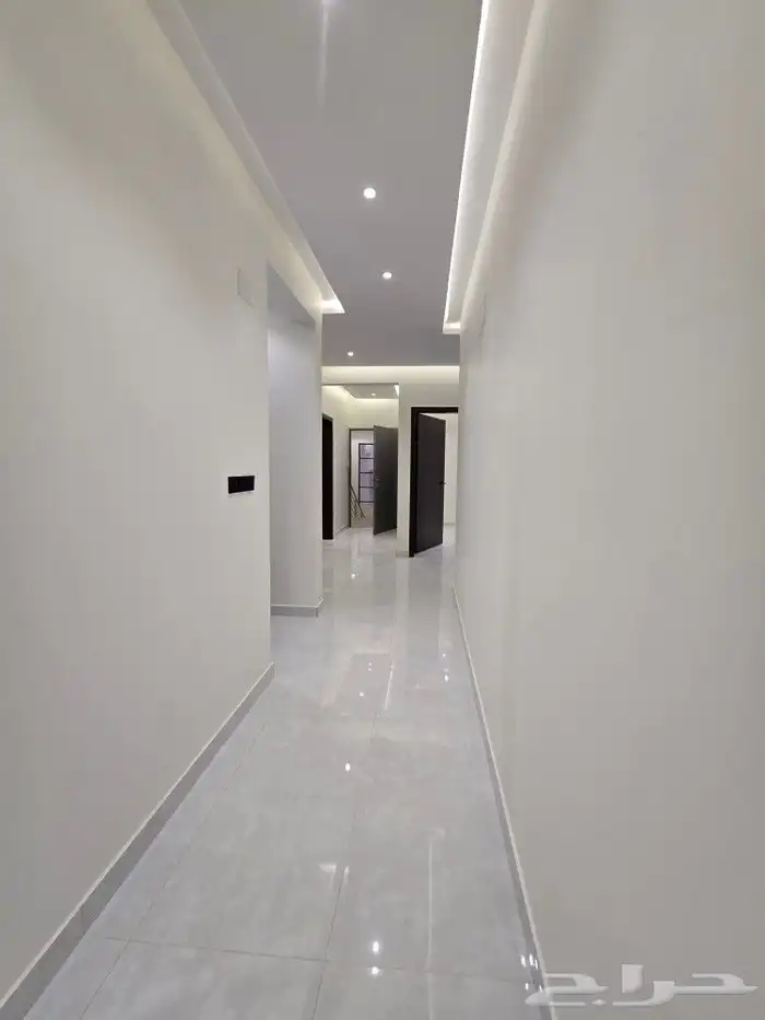 للبيع روف علوى مع ملحق بمدخل سياره من 650 ألف طريق الثمانين 21