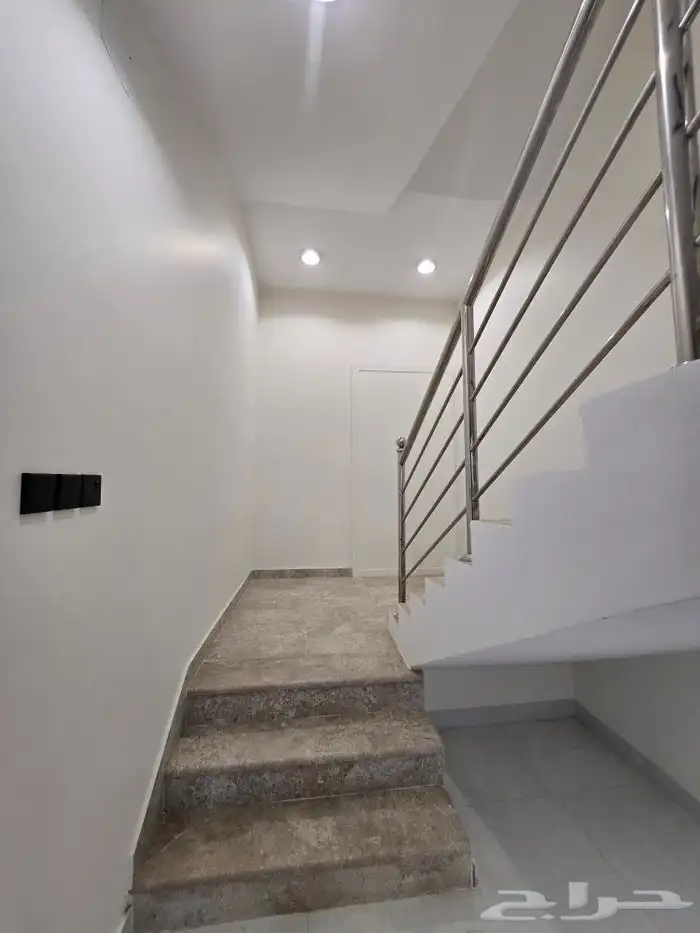 للبيع روف علوى مع ملحق بمدخل سياره من 650 ألف طريق الثمانين 4