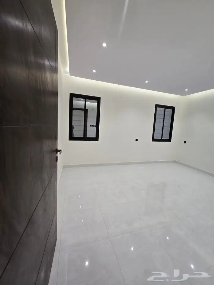 للبيع روف علوى مع ملحق بمدخل سياره من 650 ألف طريق الثمانين 13