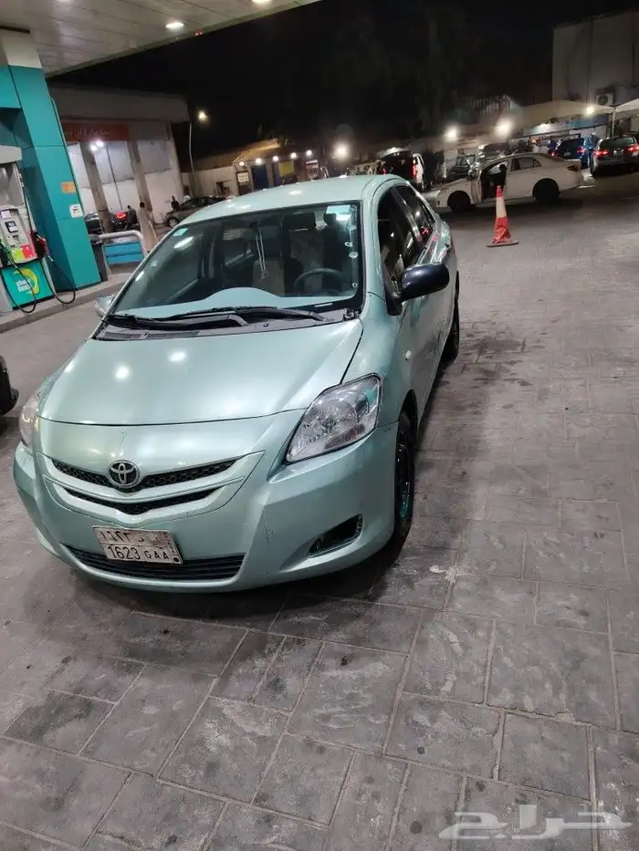 توياتو ياريس 1