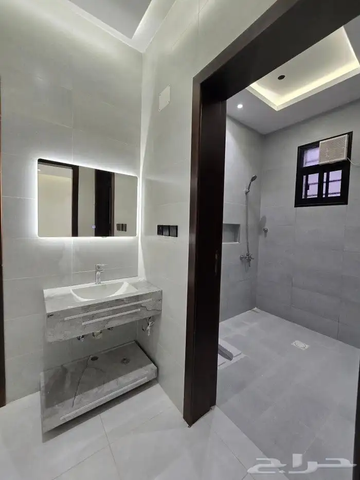 للبيع روف علوى مع ملحق بمدخل سياره من 650 ألف طريق الثمانين 25