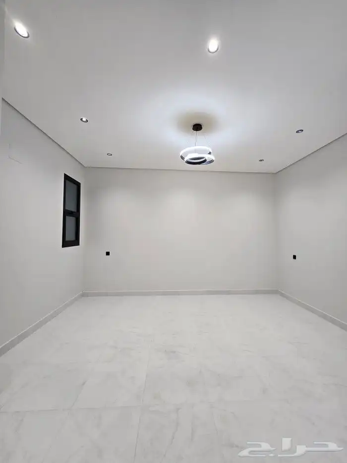 للبيع دور أرضي 6غرفVIP حوش ومدخل سياره من 550 ألف بأحد رفيده 18