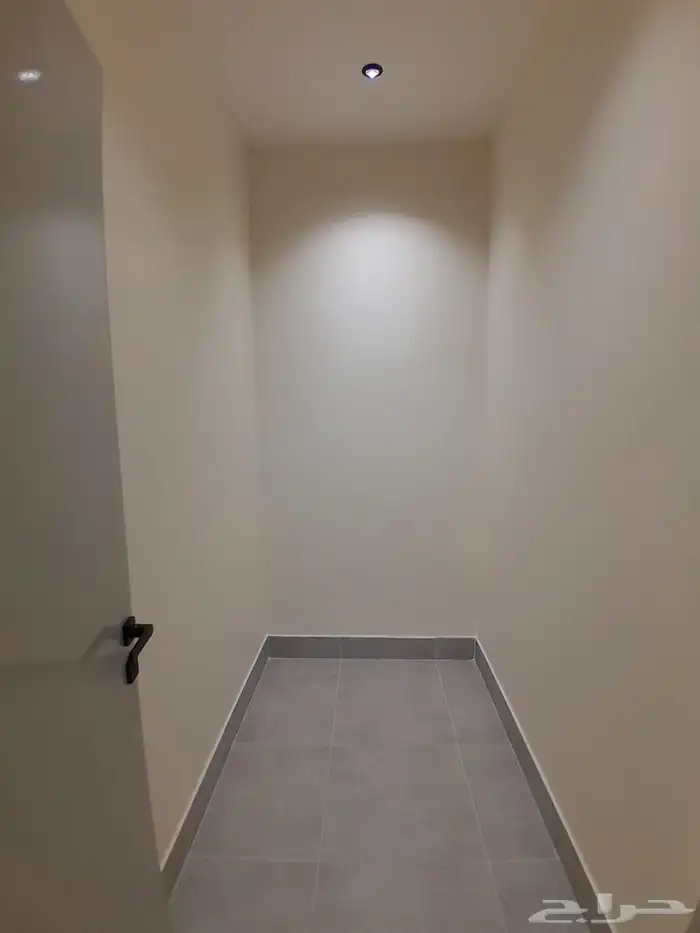 للبيع دور ارضي كبير بمدخل سيارة 6غرف بسعر 550الف بمخطط 3 6