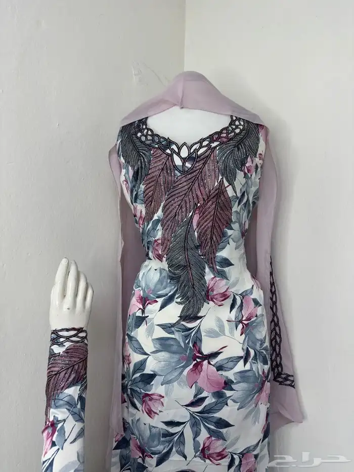 مخاوير تطريز على الصدر والاكمام قطع غير مفصلة مع الطرحة 7