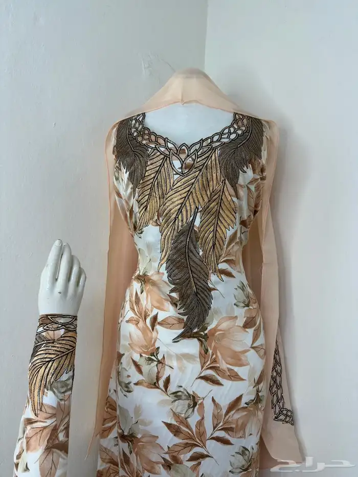 مخاوير تطريز على الصدر والاكمام قطع غير مفصلة مع الطرحة 8