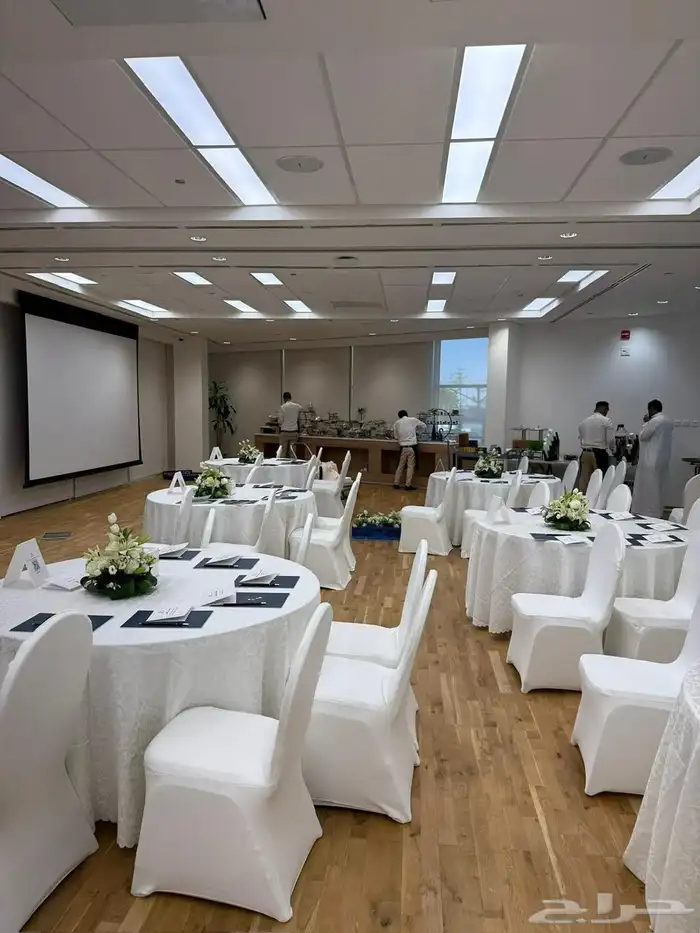 طاولات وكراسي وجلسات لتاجير 2