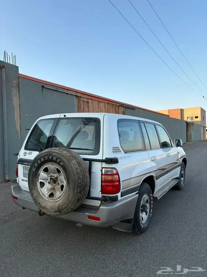 للبيع جكسار مخزن 2001 عداد سعودي 48