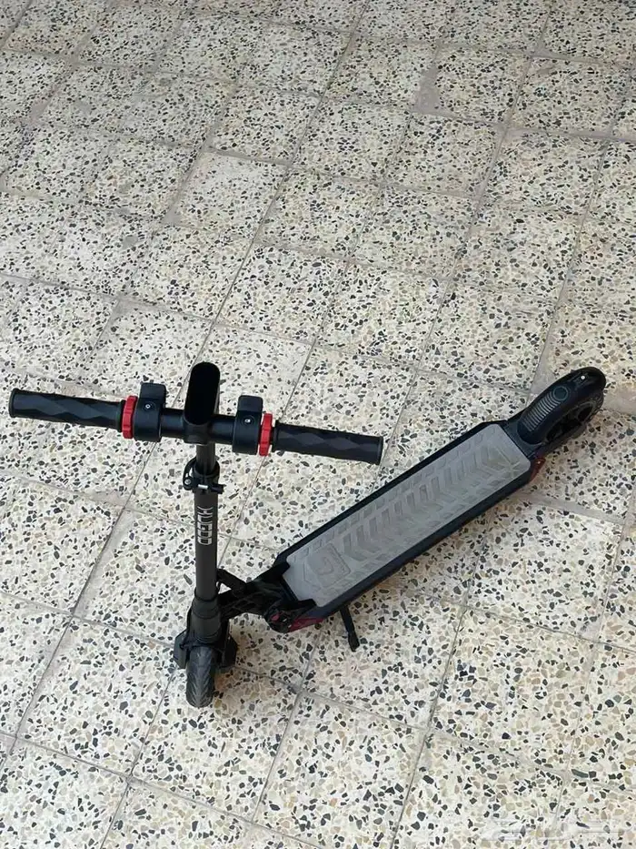 للبيع اسكوتر نظيف جدا 2