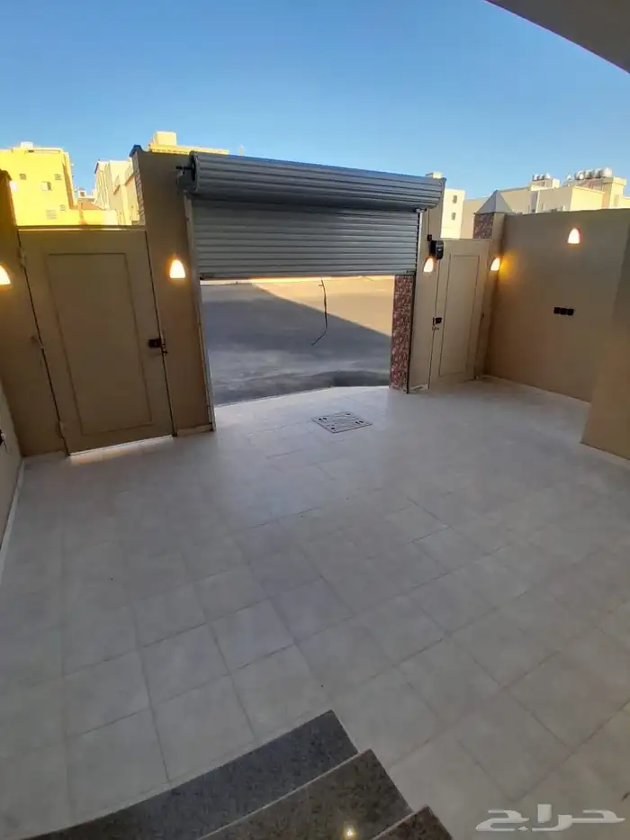 للبيع دور ارضي كبير بمدخل سيارة 6غرف بسعر 550الف بمخطط 3 2