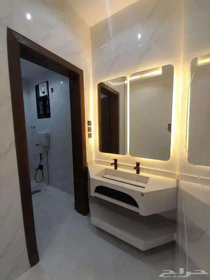 للبيع روف علوي مع ملحق تشطيبات فاخره بحي الراقي 12