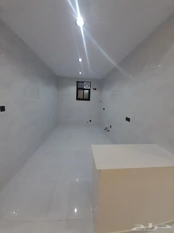 للبيع روف علوي مع ملحق تشطيبات فاخره بحي الراقي 21