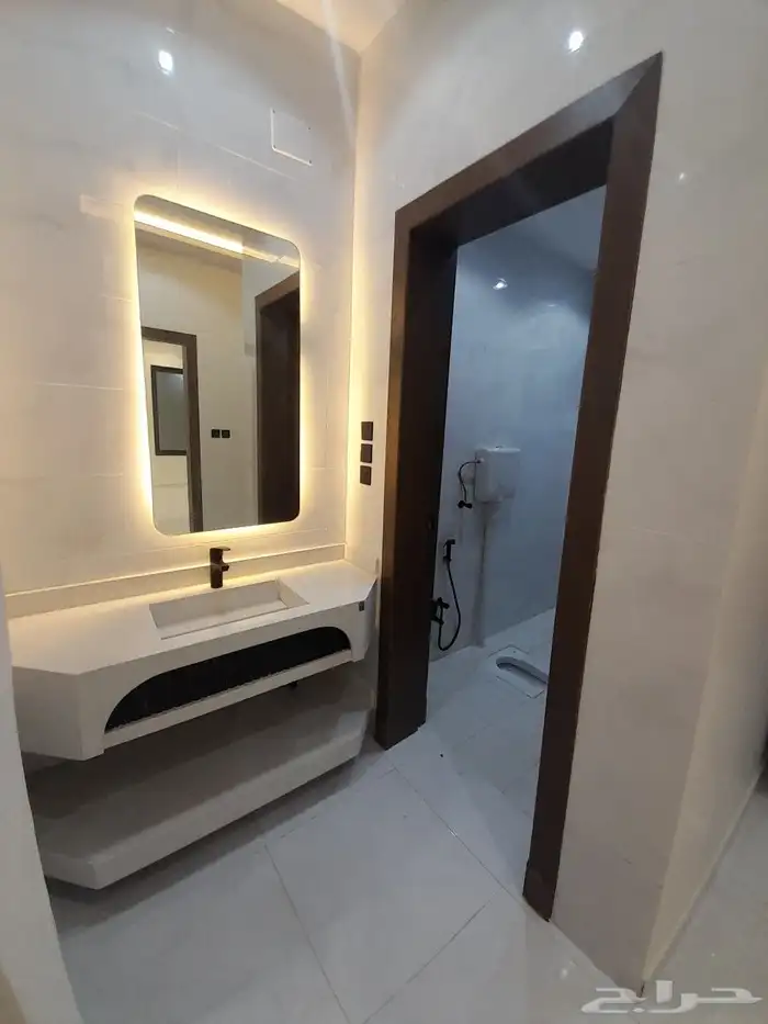 للبيع روف علوي مع ملحق تشطيبات فاخره بحي الراقي 25