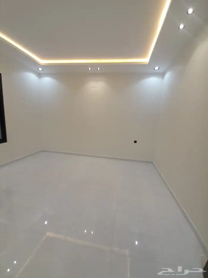 للبيع روف علوي مع ملحق تشطيبات فاخره بحي الراقي 18
