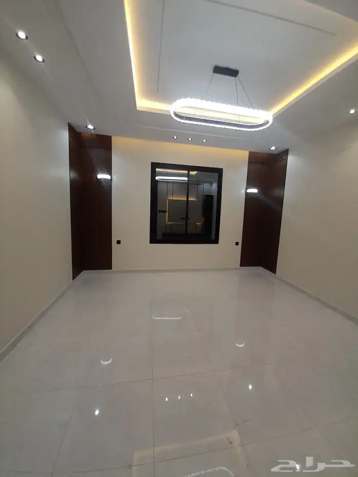 للبيع روف علوي مع ملحق تشطيبات فاخره بحي الراقي 9