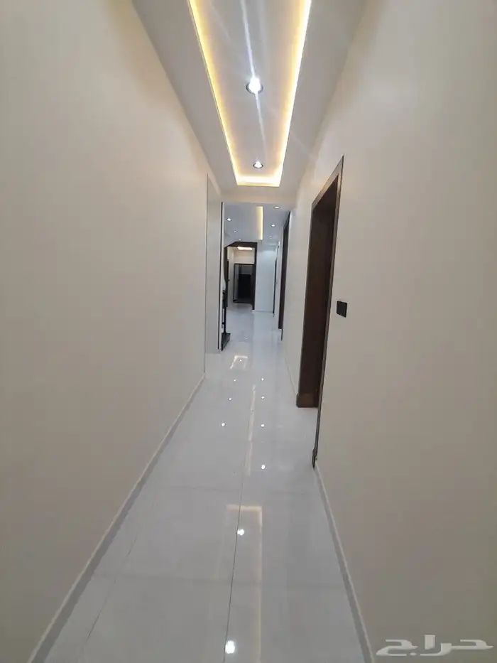 للبيع روف علوي مع ملحق تشطيبات فاخره بحي الراقي 19