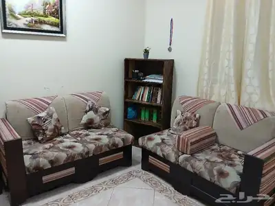 كنب مستعمل مع وحدات تخزين في الداخل في كل قسم index