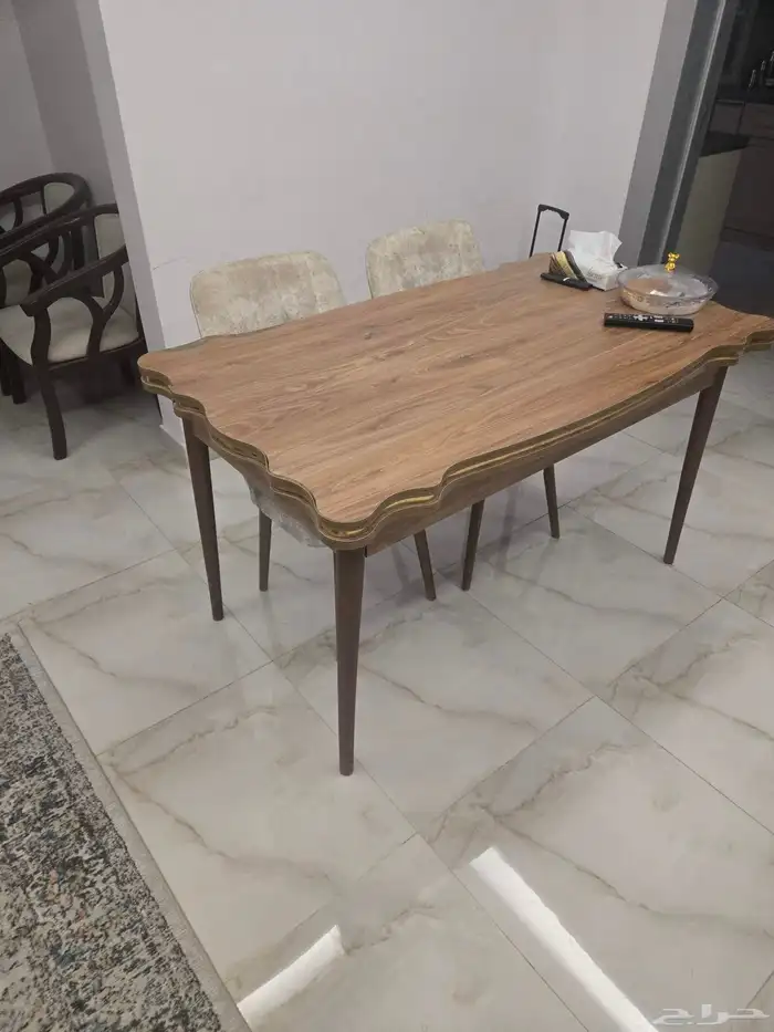 طاولة طعام وكراسي 1