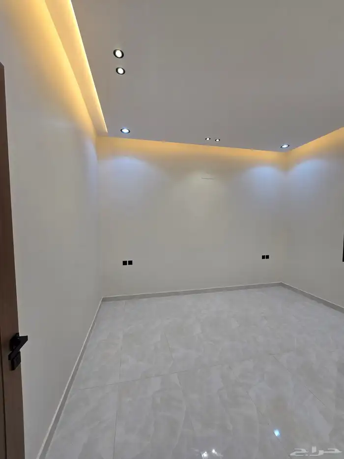 للبيع شقق ارضيه وارواف علويه كامل خدمات الراقى 44