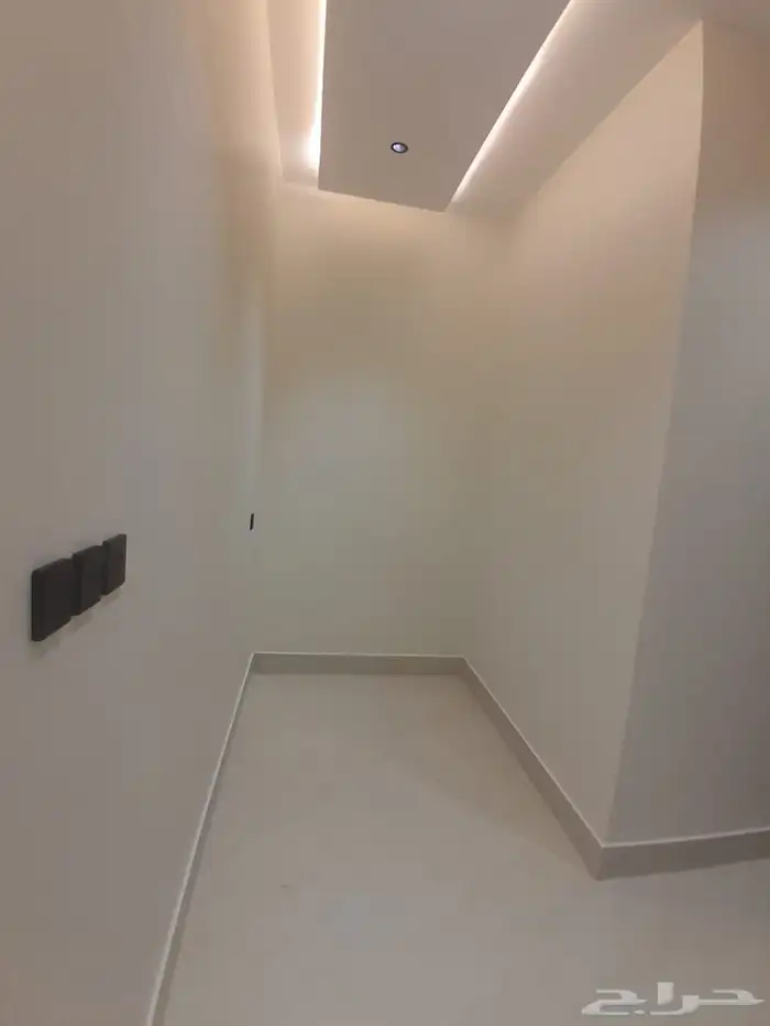 للبيع شقه دور ثاني مع ملحق وسطح مستقل بحي الحسام ب590الف 7