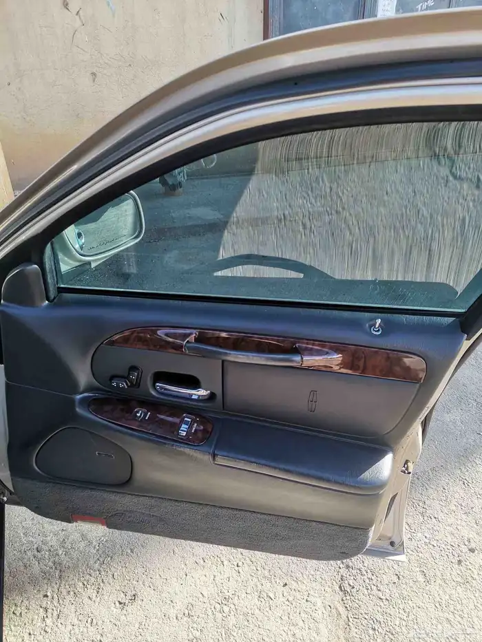 لينكون تاون كار 1998 15