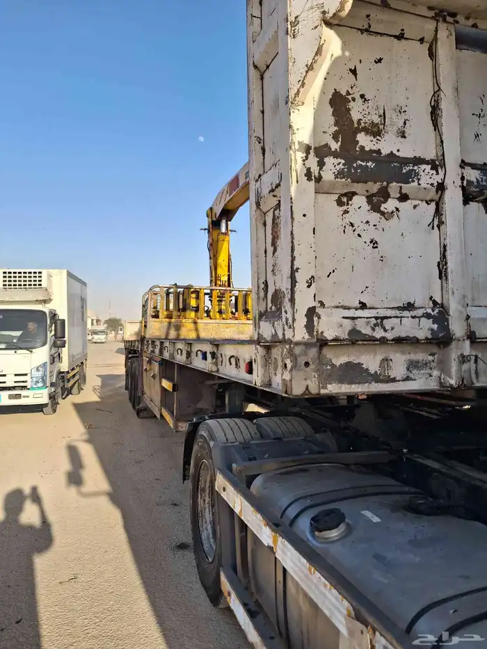 man truck with satha and crane 3