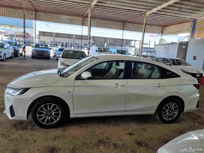 تويوتا يارس 2023 3