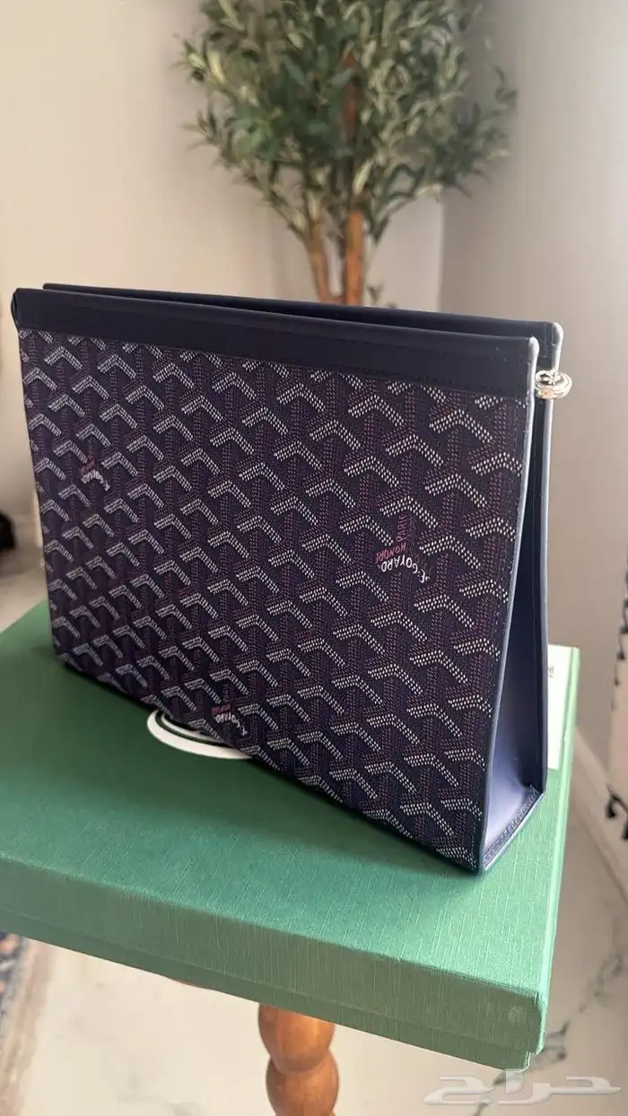 شنط ومحافظ شبابية ورجالية ماركات عالمية 4