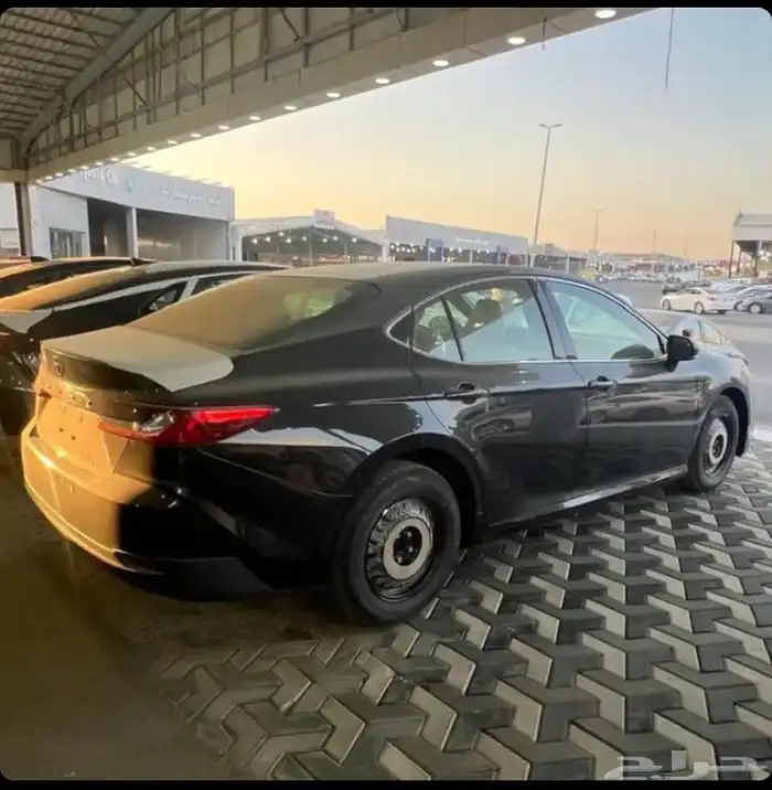 تويوتا كامري فئه E استاندر 2025 بريمي 3