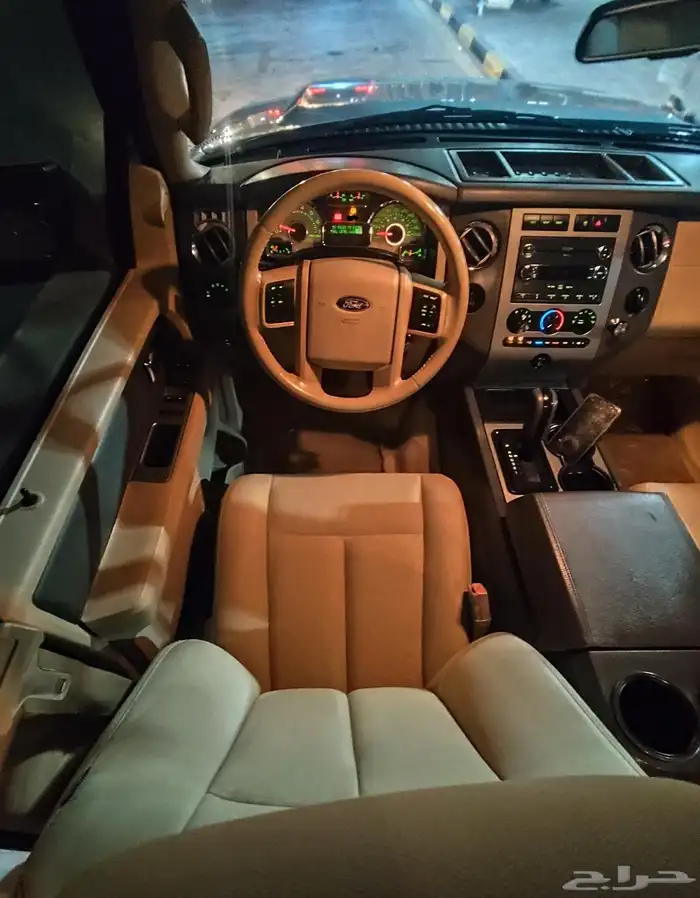 للبيع فورد اكسبديشن عائلية نظيفة بالاحساء 43