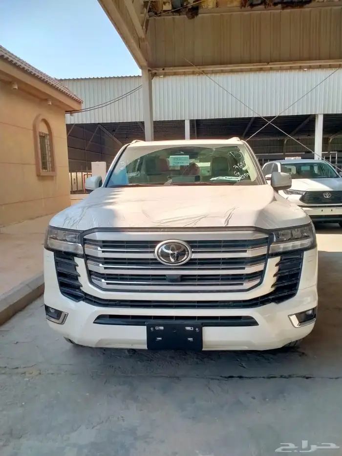 لاند كروزر 3 بنزين ابيض 2