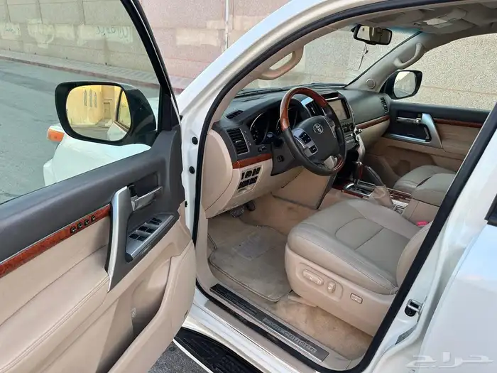 لاندكروزر VXR فل كامل 5.7 2014 10