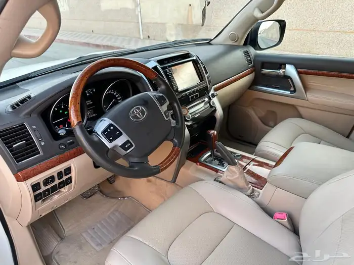 لاندكروزر VXR فل كامل 5.7 2014 11